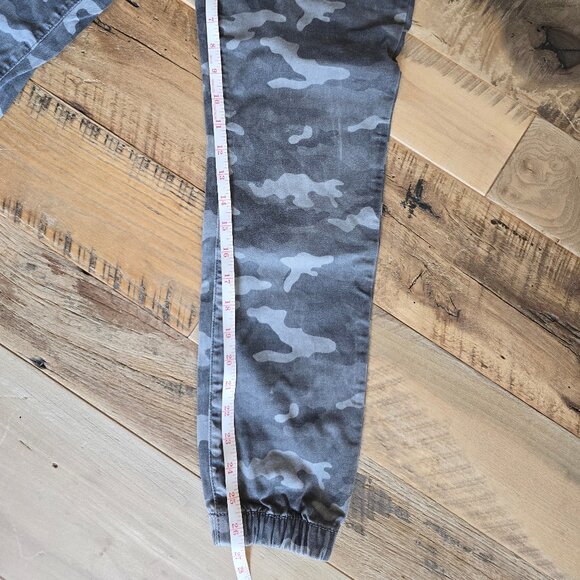 AE Women's Gray Camo Stretch Joggers Size 8 - Picture 7 of 10